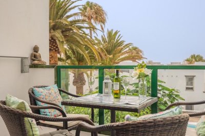 Modern first floor apartment with sea, pool and mountain views