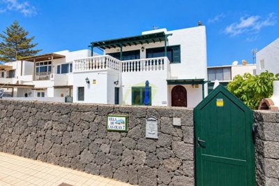 Wonderful detached property with private plot close to the beach in Puerto del Carmen