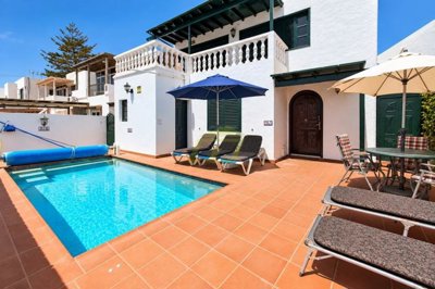 Wonderful detached property with private plot close to the beach in Puerto del Carmen