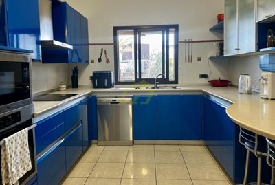 Impressive villa offering panoramic sea views and evening sunsets