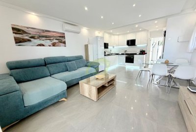 Stylish 2 bedroom apartment with 2 terraces in prime Playa Blanca location