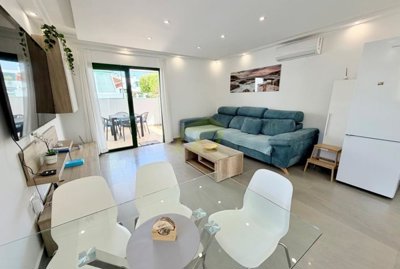 Stylish 2 bedroom apartment with 2 terraces in prime Playa Blanca location