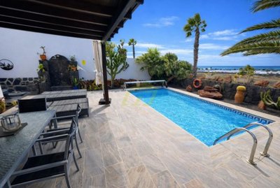 3 bedroom sea view villa with private pool & jacuzzi – walking distance to Marina Rubicón