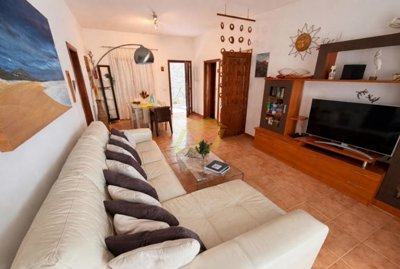 3 bedroom sea view villa with private pool & jacuzzi – walking distance to Marina Rubicón