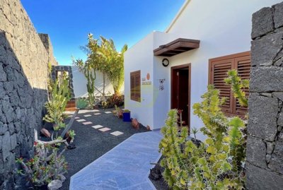 3 bedroom sea view villa with private pool & jacuzzi – walking distance to Marina Rubicón