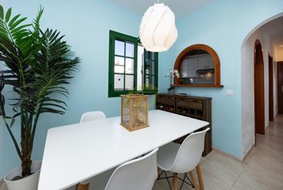 Detached villa with communal pool in Playa Blanca