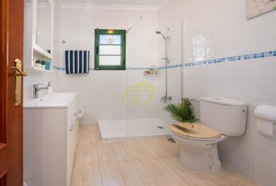 Detached villa with communal pool in Playa Blanca