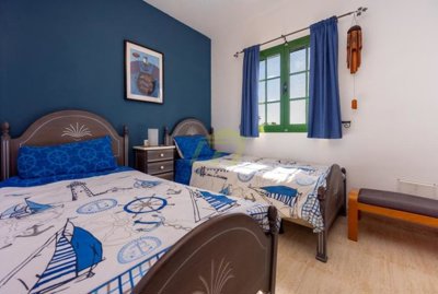 Detached villa with communal pool in Playa Blanca