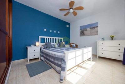 Detached villa with communal pool in Playa Blanca