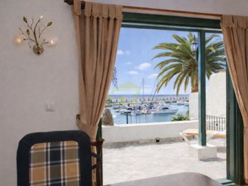 Front Line 3 bedroom villa in Puerto del Carmen