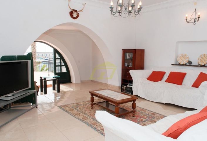 Image No.8-3 Bed Villa for sale