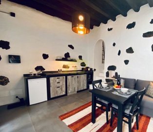 Stunning 7 Room Luxury Villa/Hotel with Heated Pool and Attached Buildable Plot