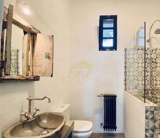 Image No.15-Un hôtel de 7 chambres à vendre à Uga