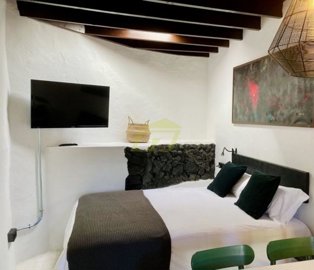 Stunning 7 Room Luxury Villa/Hotel with Heated Pool and Attached Buildable Plot