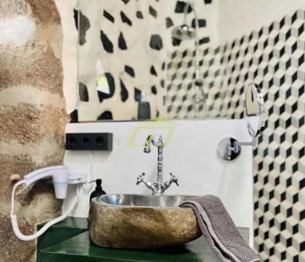 Image No.5-Un hôtel de 7 chambres à vendre à Uga