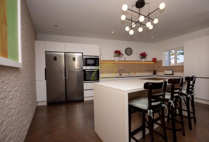 Image No.4-6 Bed Villa for sale