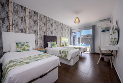 Impressive Villa Featuring a Private Pool and Two Detached Apartments