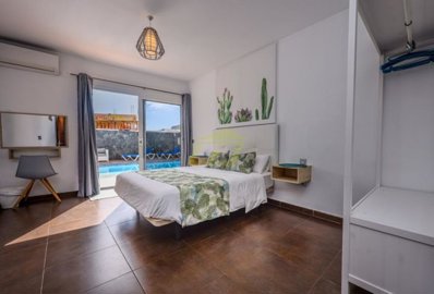 Impressive Villa Featuring a Private Pool and Two Detached Apartments