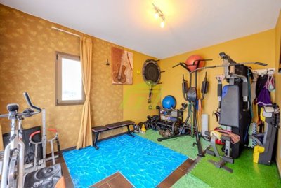 Spacious villa with private pool and guest apartment in Yaiza