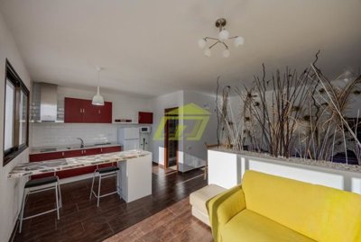 Spacious villa with private pool and guest apartment in Yaiza