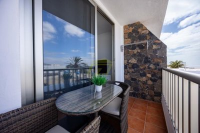 A pristine apartment moments from the beach in Puerto del Carmen