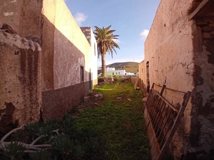 Image No.2-4 Bed Villa for sale