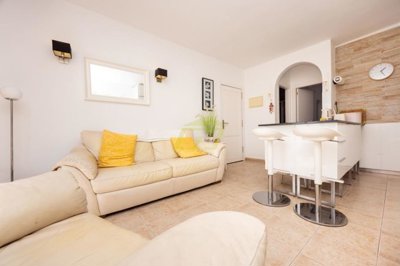 Charming top floor apartment with communal pool