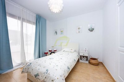 Semi detached property surrounded by beautiful landscapes & vineyards