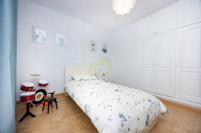 Semi detached property surrounded by beautiful landscapes & vineyards