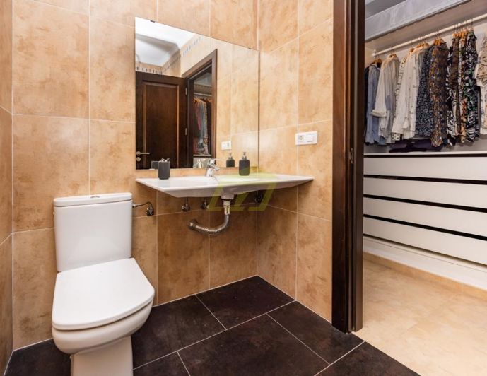 Image No.19-3 Bed Villa for sale