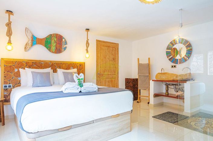 Image No.10-6 Bed Villa for sale