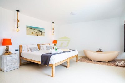 Stunning retreat-like villa with uninterrupted sea views in beautiful grounds in Tabayesco