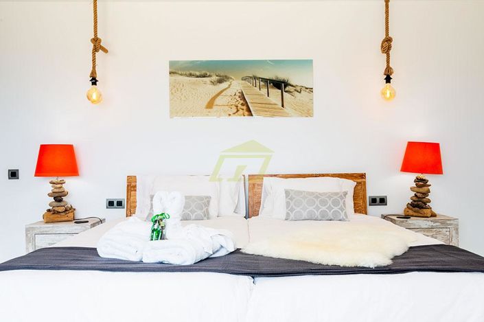 Image No.15-6 Bed Villa for sale