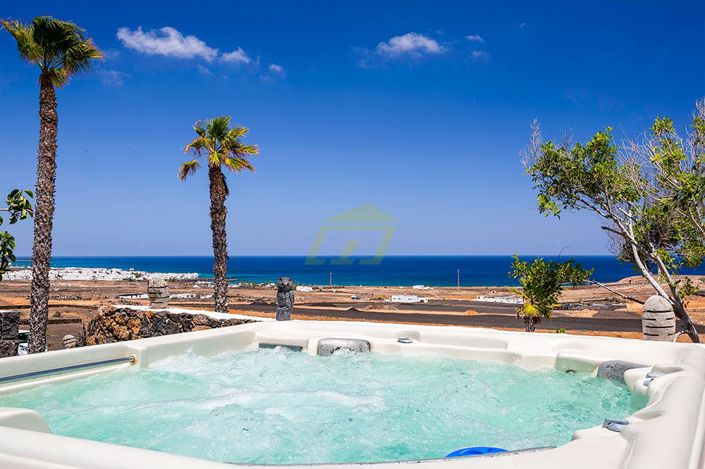 Image No.2-6 Bed Villa for sale