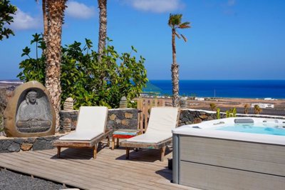 Stunning retreat-like villa with uninterrupted sea views in beautiful grounds in Tabayesco