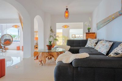 Stunning retreat-like villa with uninterrupted sea views in beautiful grounds in Tabayesco