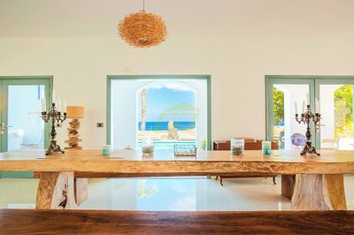 Stunning retreat-like villa with uninterrupted sea views in beautiful grounds in Tabayesco