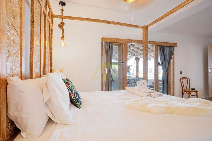 Image No.8-6 Bed Villa for sale