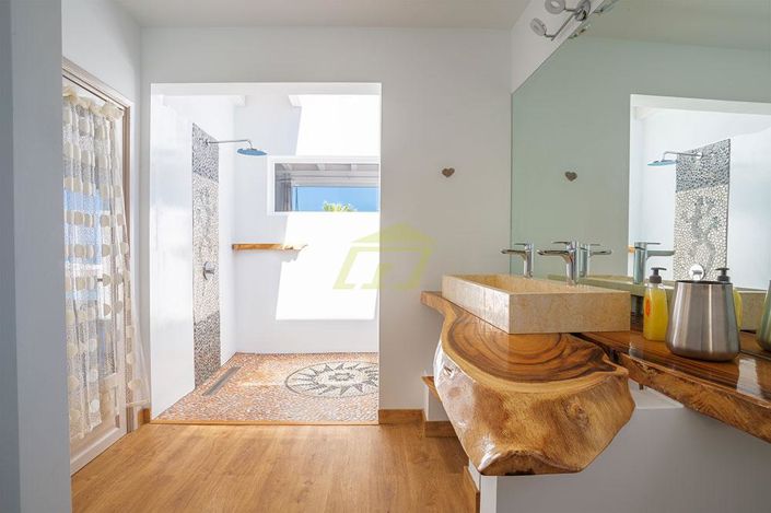 Image No.9-6 Bed Villa for sale