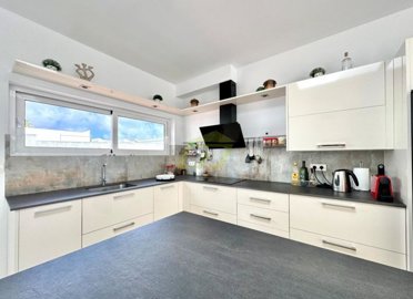 3 bedroom 2 bathroom villa including self contained studio with over 5000m² plot