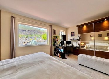 3 bedroom 2 bathroom villa including self contained studio with over 5000m² plot