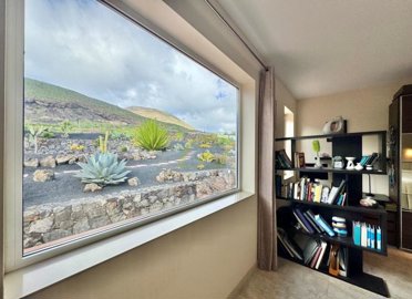 3 bedroom 2 bathroom villa including self contained studio with over 5000m² plot