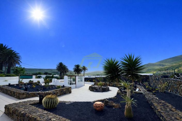 Image No.2-3 Bed Villa for sale