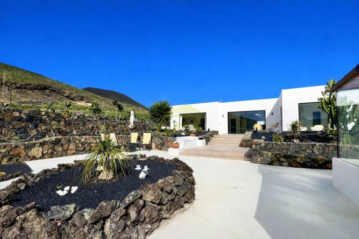 Image No.3-3 Bed Villa for sale