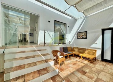 3 bedroom 2 bathroom villa including self contained studio with over 5000m² plot