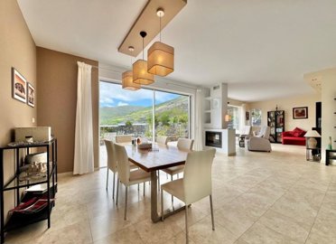 3 bedroom 2 bathroom villa including self contained studio with over 5000m² plot