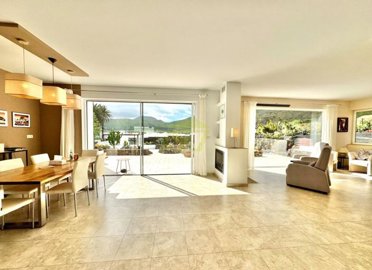 3 bedroom 2 bathroom villa including self contained studio with over 5000m² plot