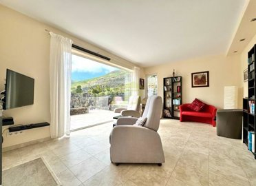 3 bedroom 2 bathroom villa including self contained studio with over 5000m² plot