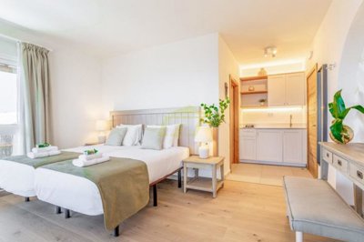 Amazing frontline 5 bedroom property with endless opportunities