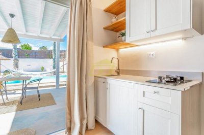 Amazing frontline 5 bedroom property with endless opportunities